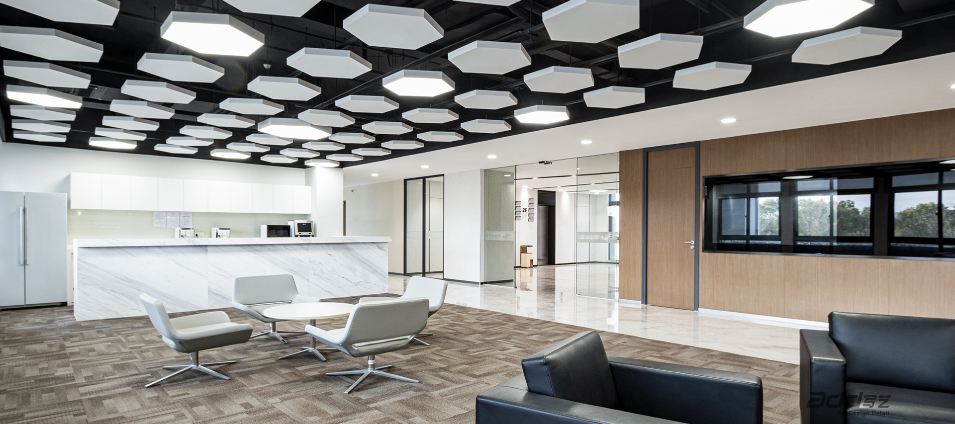 至正道化辦(bàn)公(gōng)樓裝(zhuang)修-二樓走(zou)廊-pc