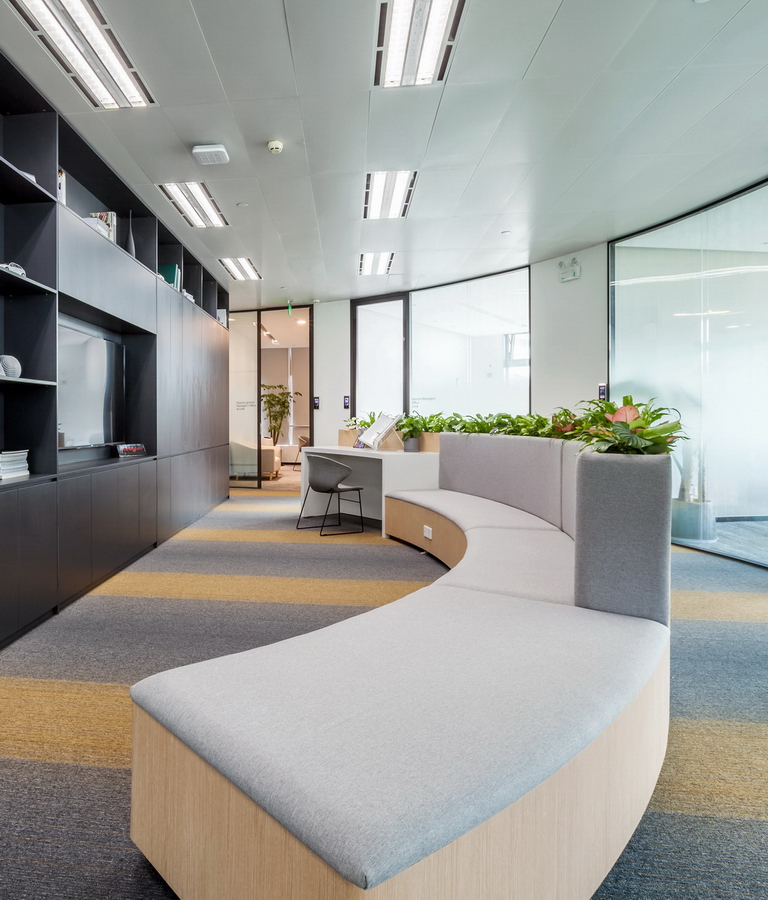 極度智慧辦(bàn)公(gōng)室裝(zhuang)修-走(zou)道-pc